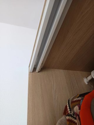 Armario blanco Ikea puertas correderas y espejo