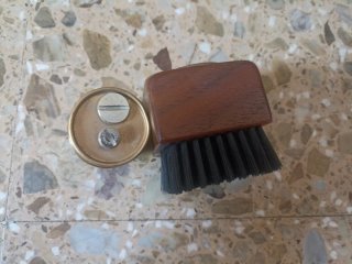 Encendedor y cepillo de madera