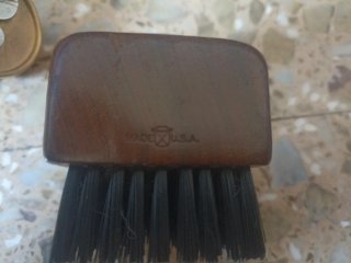 Encendedor y cepillo de madera