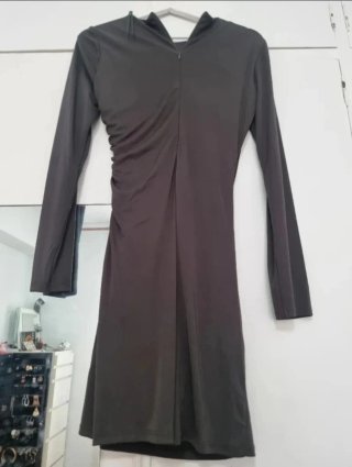 Vestido Zara manga larga verde militar