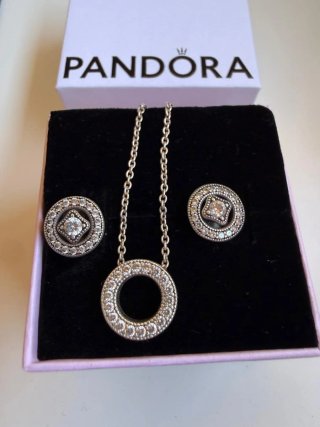 Conjunto Pandora Collar y Pendientes