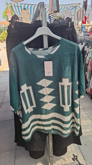Ropa de moda. Se puede vender al por mayor.