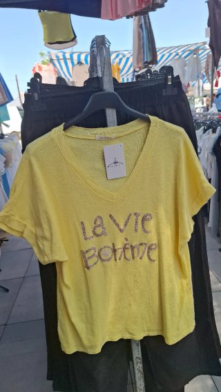 Ropa de moda. Se puede vender al por mayor.