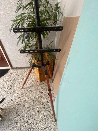 Pie de madera para soporte TV