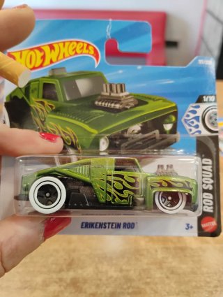 8 Auto Hot Wheels