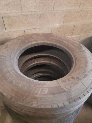 Neumáticos camion 285/70/19.5  4 unidades