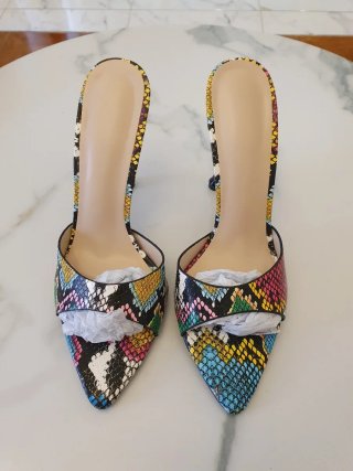 Sandalias tacón estampado serpiente