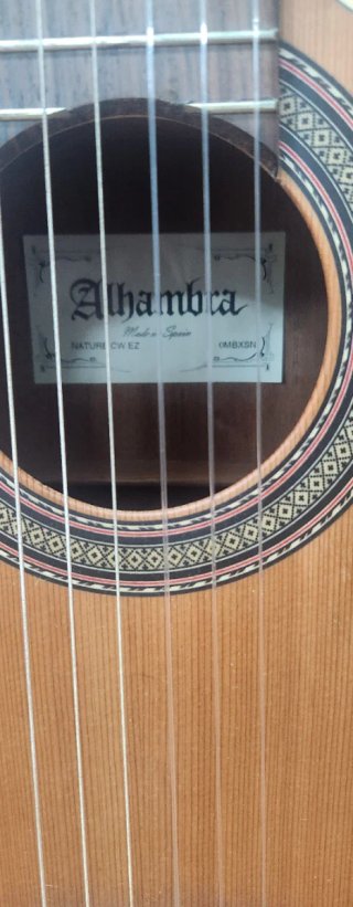 Guitarra clásica Alhambra