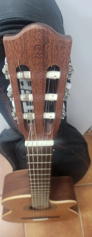Guitarra clásica Alhambra
