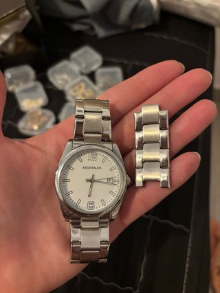 Reloj de pulsera plateado