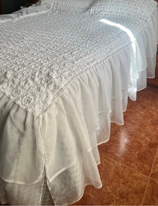 Colcha ganchillo artesanal con volantes