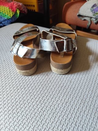 Sandalias plateadas con plataforma