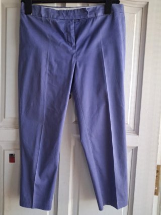 Pantalón pitillo elegante morado