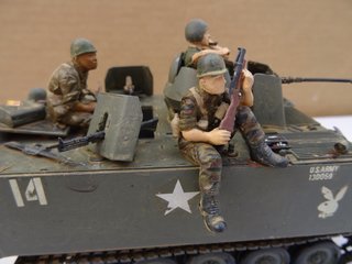 Maqueta Tamiya M113 US Army con figuras Vietnam