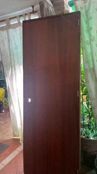 Puerta madera Sapelli apertura izquierda