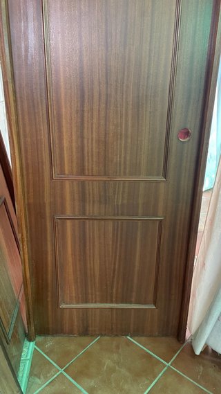 Puerta madera Sapelli apertura izquierda