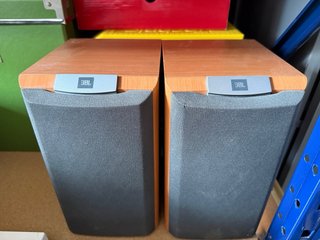 Altavoces JBL Marrones