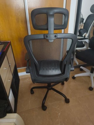 Silla de oficina ergonómica negra