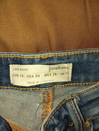 Pantalón vaquero Stradivarius talla 38