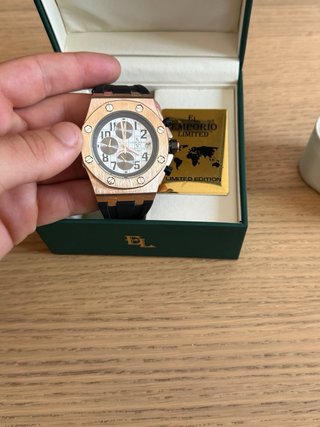 Reloj Emporio Armani Dorado y Negro