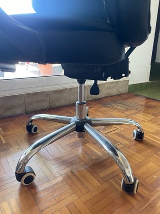 Silla de oficina negra