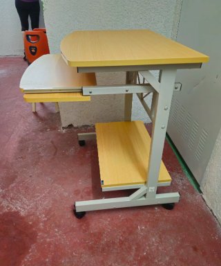 Mesa Ordenador Ruedas Madera y Metal