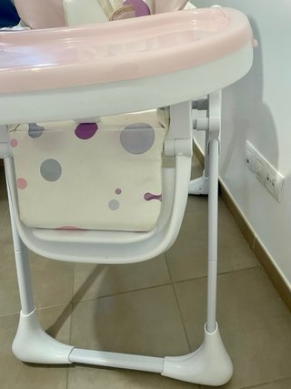 Trona bebé rosa plegable con bandeja