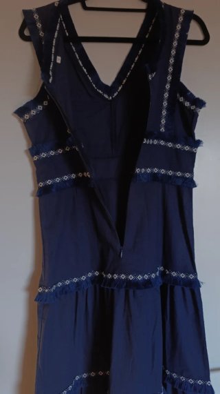 Vestido largo azul con bordado
