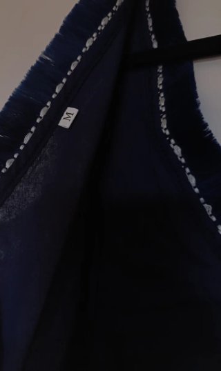 Vestido largo azul con bordado