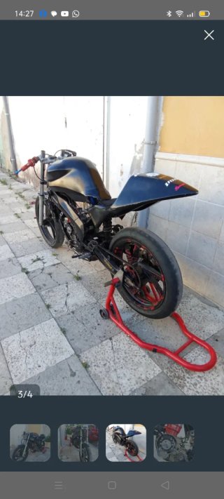 Moto Naked Negra