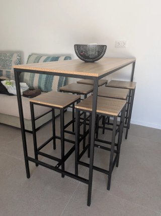 Mesa alta con 6 taburetes