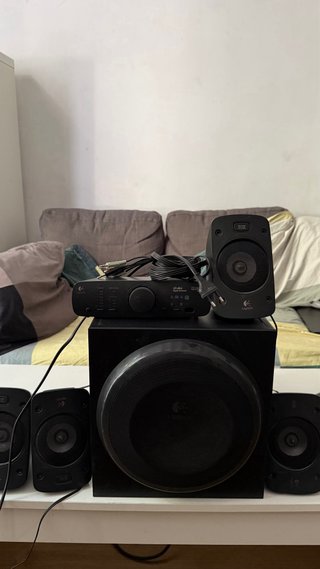 Logitech Altavoces 5.1 con Consola