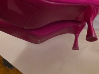 Zapatos de salón rosa con pedrería