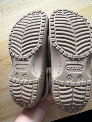 Crocs Marrón