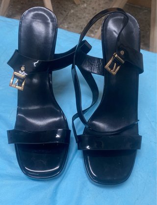 Sandalias tacón alto negras