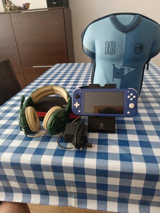 Nintendo Switch Lite + Cuffie