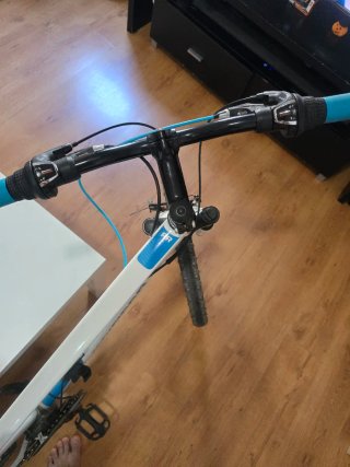 Bicicleta MT Rockrider Blanca y Azul