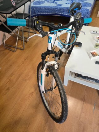 Bicicleta MT Rockrider Blanca y Azul
