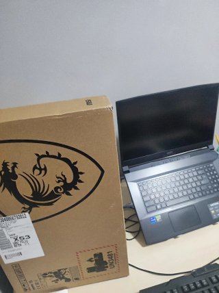 MSI Katana 17.3 Computer Portatile
