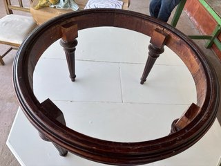 madera noble muy antigua (como caoba o nogal del