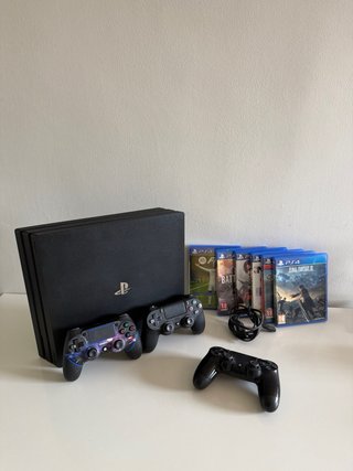 PS4 Pro 1TB + 3 Controller + Giochi