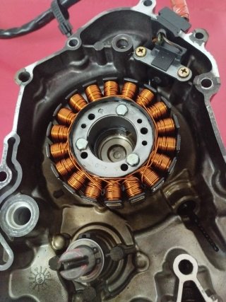 Tapa alternador Kymco Super Dink 125