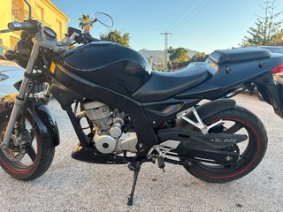 Daelim Roadwin 125 Naked Negra