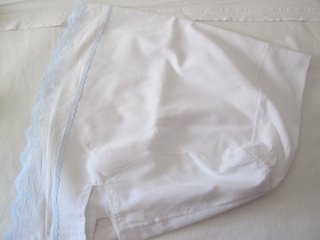 Set di biancheria per culla con ricami