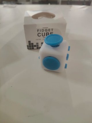 Fidget Cube Antiestrés Blanco y Azul