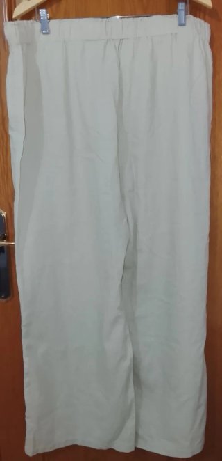 Pantalón de lino beige talla grande y pierna ancha