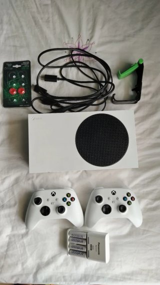 Xbox Series S 512GB + 2 Mandos + Cargador Eneloop