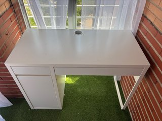 Escritorio blanco IKEA