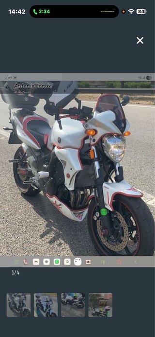 Yamaha Naked Roja y Blanca