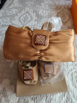 Zapatos de fiesta Menbur beige y dorados